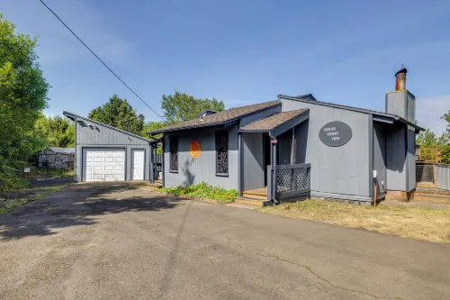 < 1 Mi to Port of Alsea: Inviting Gem w/ Views! - 3-Star