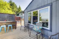 < 1 Mi to Port of Alsea: Inviting Gem w/ Views! - 3-Star