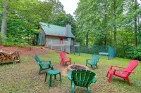 Blue Ridge Getaway w/ Hot Tub & Seasonal View! - parking