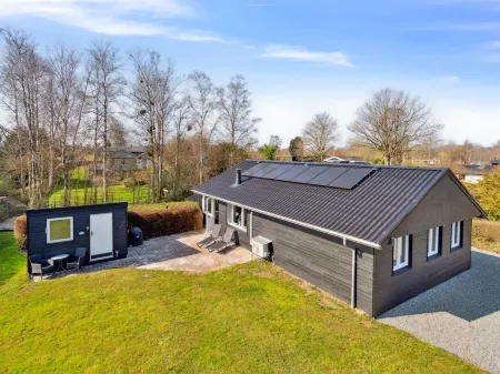 "Vemund" - 500m from the sea Отели в г. Обенро