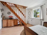 "Lacey" - 4km from the sea