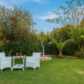 Villa Vlassoula - Beachfront Luxury Villa with Private Pool & Garden Heaven