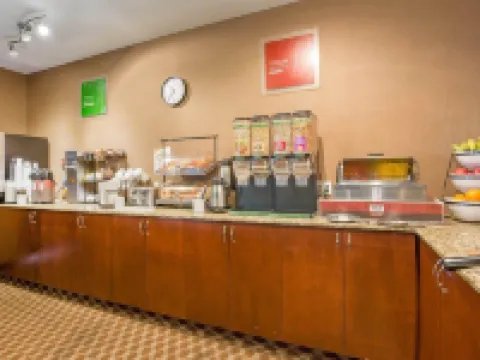 Comfort Inn & Suites Hotels in Airdrie