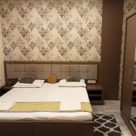 Hotel Alka Отели рядом с достопримечательностью «Маникарника»