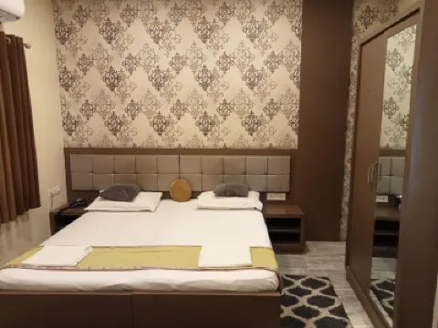 Hotel Alka Hotels near Dashashwamedh Ghat