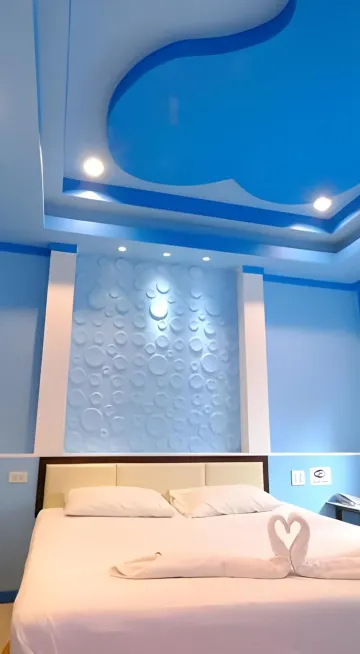 ห้องดีลักซ์ เตียงใหญ่ 1 เตียง