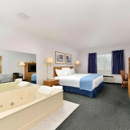 Americas Best Value Inn Tahquamenon Country