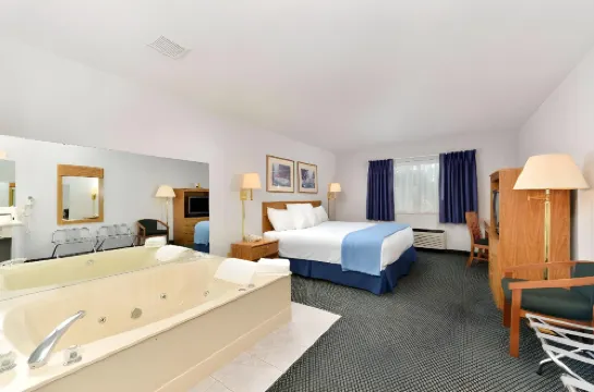 Americas Best Value Inn Tahquamenon Country