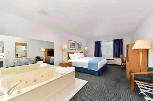 Americas Best Value Inn Tahquamenon Country