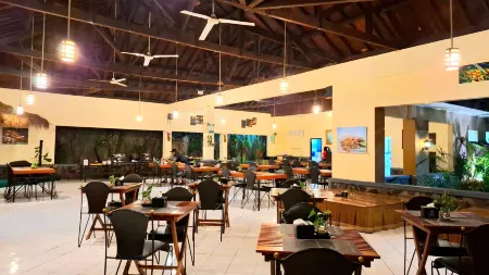 Augusta Hotel & Glamping Sukabumi Отели в г. Cikembar