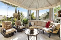 Seventh & Shore Stylish Seal Beach Home w/ Elevator, Fireplace + Bold Design - Wifi