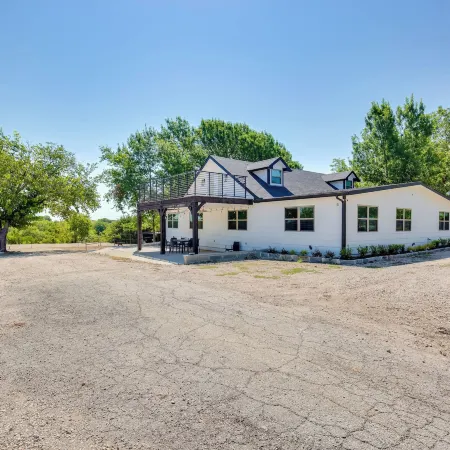 Cozy Interior and Lake View McKinney Ranch Home!