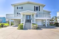 Waterfront Deck and Bay Access Galveston Getaway! - Jacuzzi