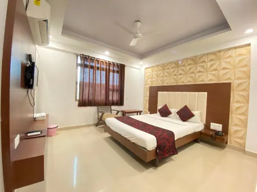 Hotel Gomti Dwarka - Airport Shuttle