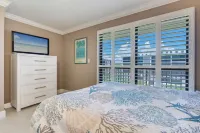 Sundial B306--Direct Beachview, Newly Renovated, Steps to Beach - 4-Sterne