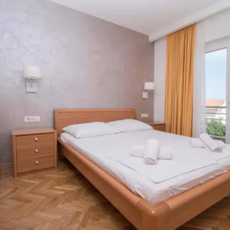 Apartments Antonio - One Bedroom Apartment with Balcony and Sea View - 3 Hotels in Tučepi