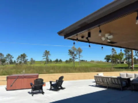 Enormous Home On Golf Course. Newly renovated - Sleeps 21! Hotels in Logan County