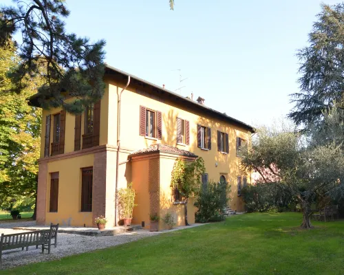 furry frinds with family home Hotels in Faenza