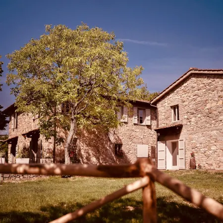 Villa in Tuscany with Heated Pool & Sports Court