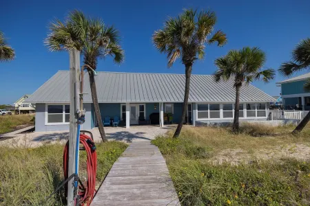 7 Bedroom - Gulf Front W/ Private Pool - 4 Kings, 9 Twins, 1 pull out