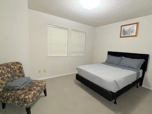 Spacious 2 Bedroom House | Everything within 4 mins Drive