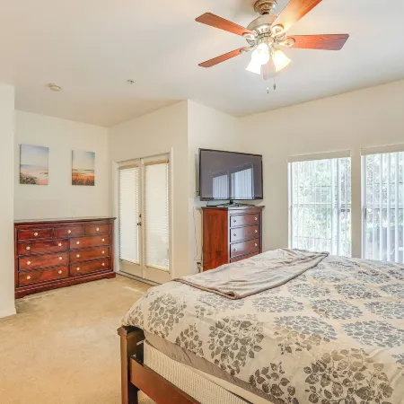 1 Mi to UF! Gator Game Day Retreat w/ Balcony