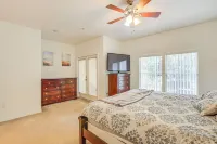 1 Mi to UF! Gator Game Day Retreat w/ Balcony - Condos