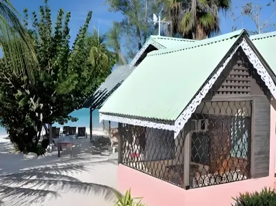 Firefly Beach Cottages فنادق في 