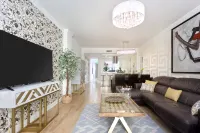 Genteel Home Velazquez - مسبح خاص