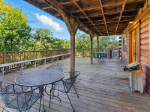 Frio Rivers Edge In The Heart Of Hill Country 3 Bedroom Cabin Hotels in Real County