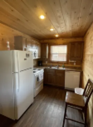 Cozy Cabin on the edge of town only 1/2 mile from Current River !