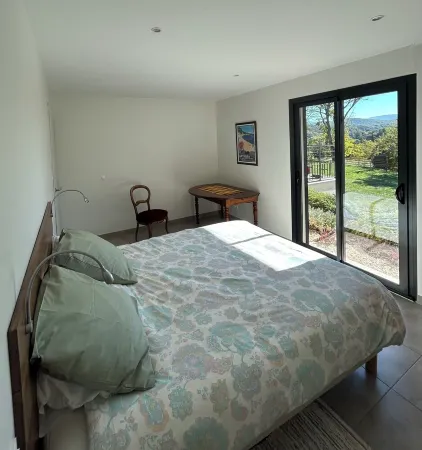 Vallée de l'Ibie: Gîte in Village Garden, Terrace. Pont d'Arc. Hiking. Отели в г. Сен-Морис-д'Иби