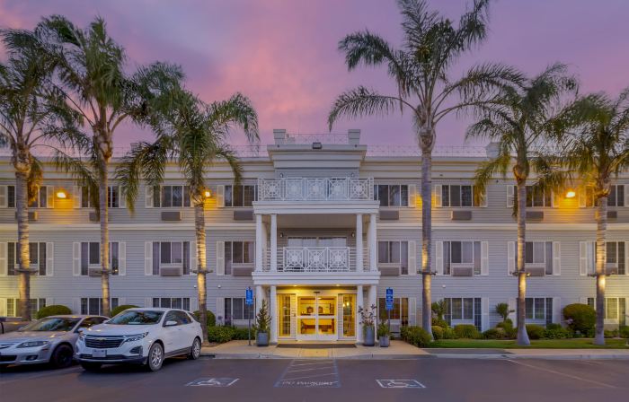 Best Western Luxury Inn