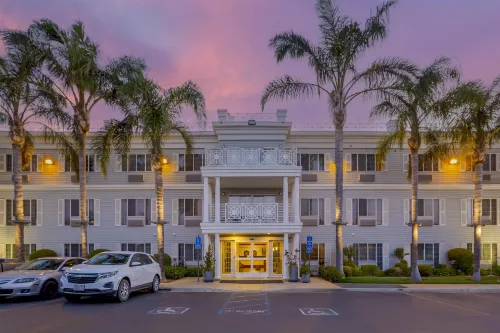 Best Western Luxury Inn