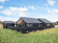 5 Star Holiday Home in Løkken - واي فاي