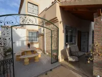 Modern Garden Home, Algorfa Hotels in Algorfa