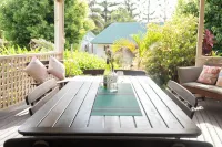 Poinciana Cottages Hotels in Burnt Pine