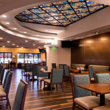 Holiday Inn & Suites WARREN by IHG