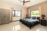 파타야 힐 - 도시 및 해변 근처 농 프루 호텔