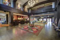 Holiday Inn 阿林頓東北流浪者棒球場 - 停車場