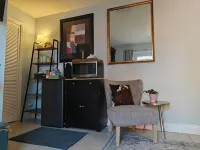 Queen. Minutes to Wilton drive. Private entrance and bathroom