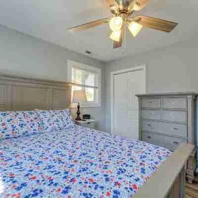 New Bern Abode w/ Yard ~ 2 Mi to Neuse River Rooms