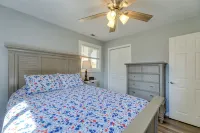 New Bern Abode w/ Yard ~ 2 Mi to Neuse River - Pet-friendly