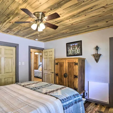 Tasteful Log Cabin Retreat on Lake Pagosa!
