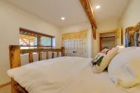 Fire Pit, Deck + Hot Tub: Idaho Group Getaway! - parking