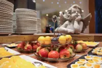 ANA Panorama, Trademark Collection by Wyndham - breakfast