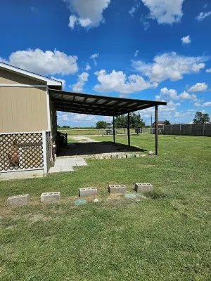 Kingdom Home Country Cottage is where you can relax, rejuvenate and enjoy peace. Hotel a Ellis County