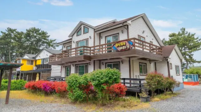 Taean Mongsanporangbadarang Shim Pension Hotels in 