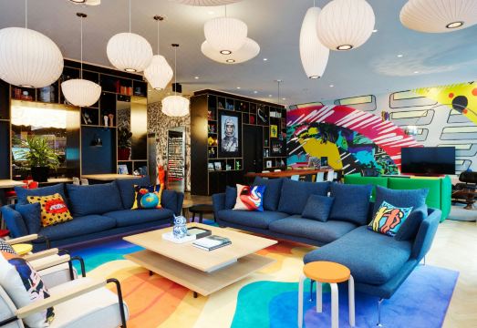 시티즌 M 스마트룸 인테리어