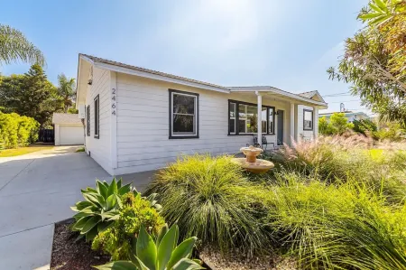 Coastal Palm Haven - With Hot Tub